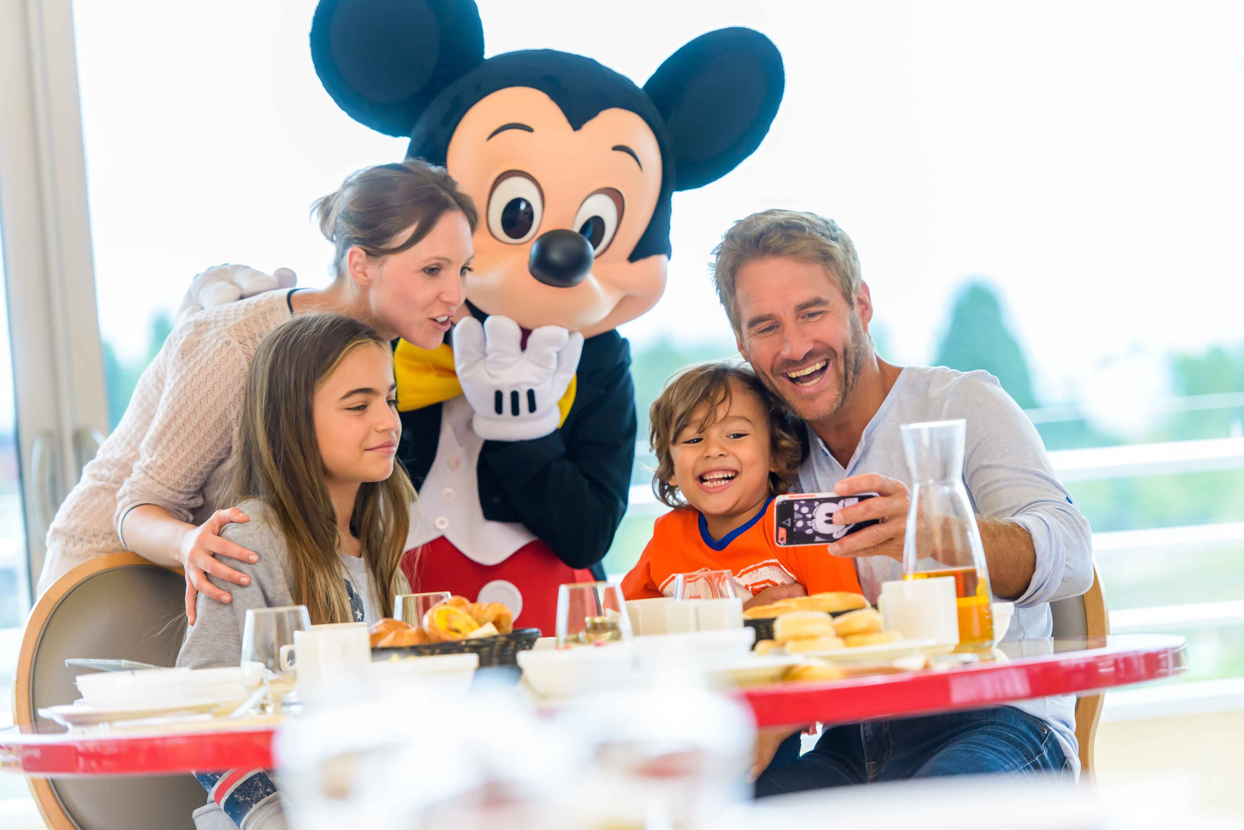 character dining at disneyland paris AttractionTix Blog