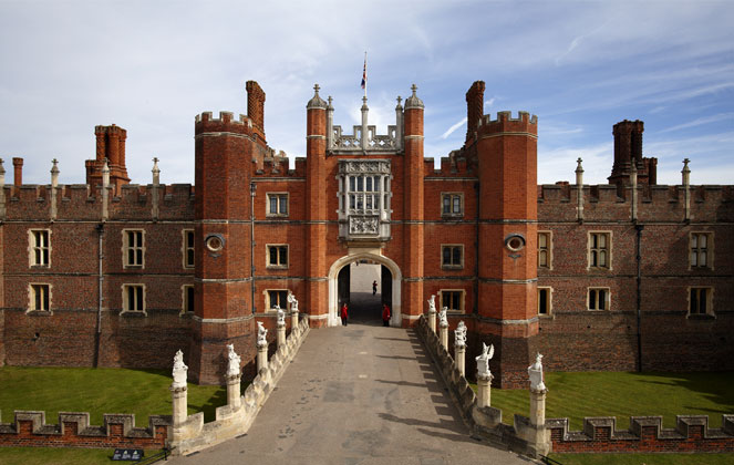 Hampton Court - Royal Attractions