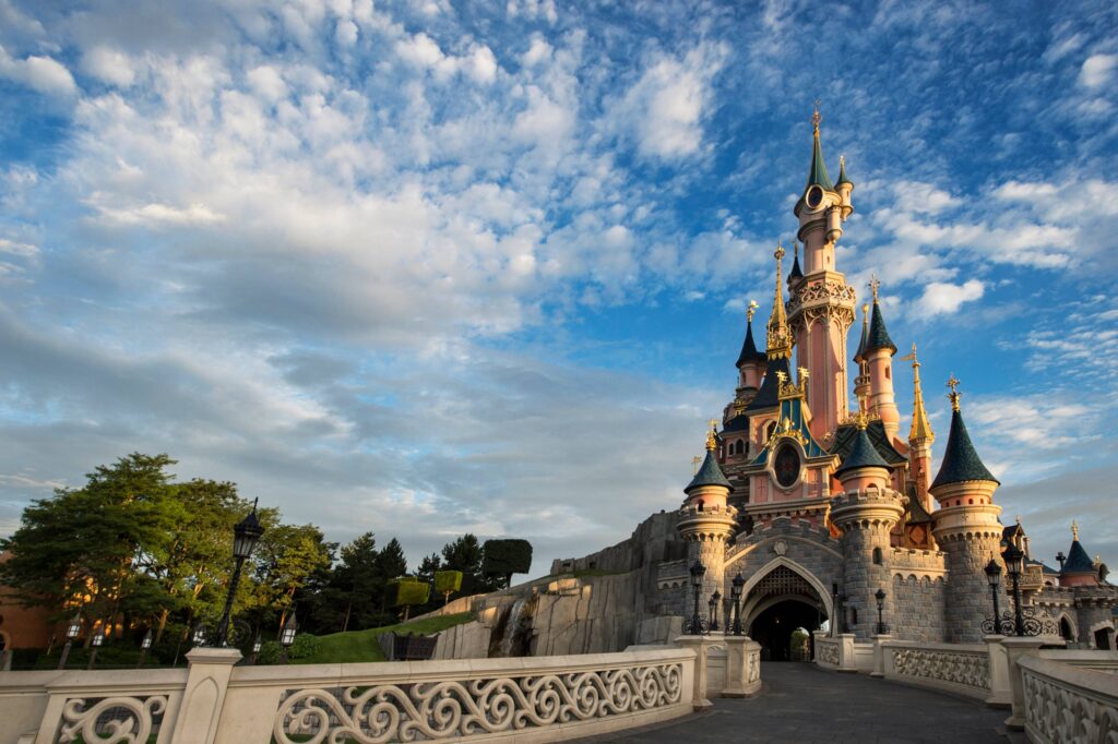 park-tour-for-teenagers-at-disneyland-paris