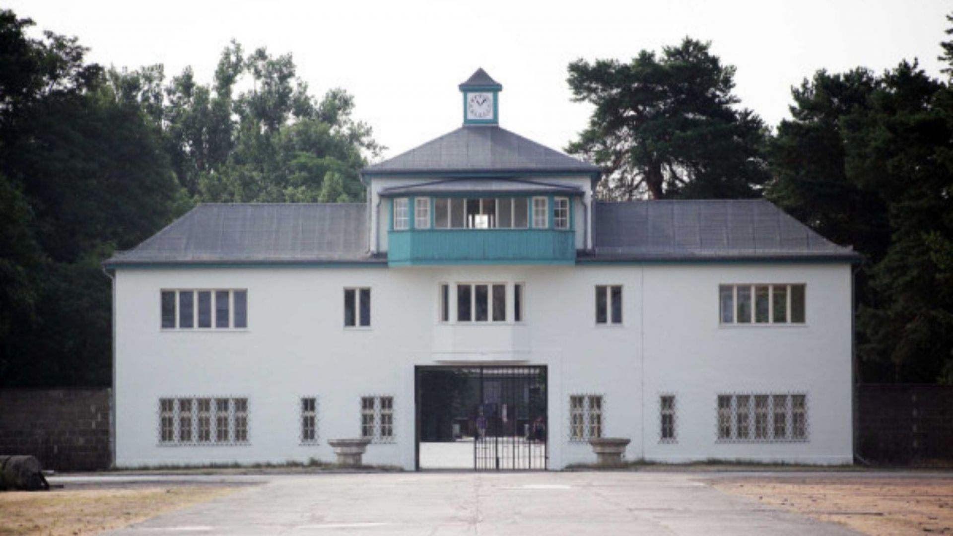 sachsenhausen-concentration-camp-memorial-tour